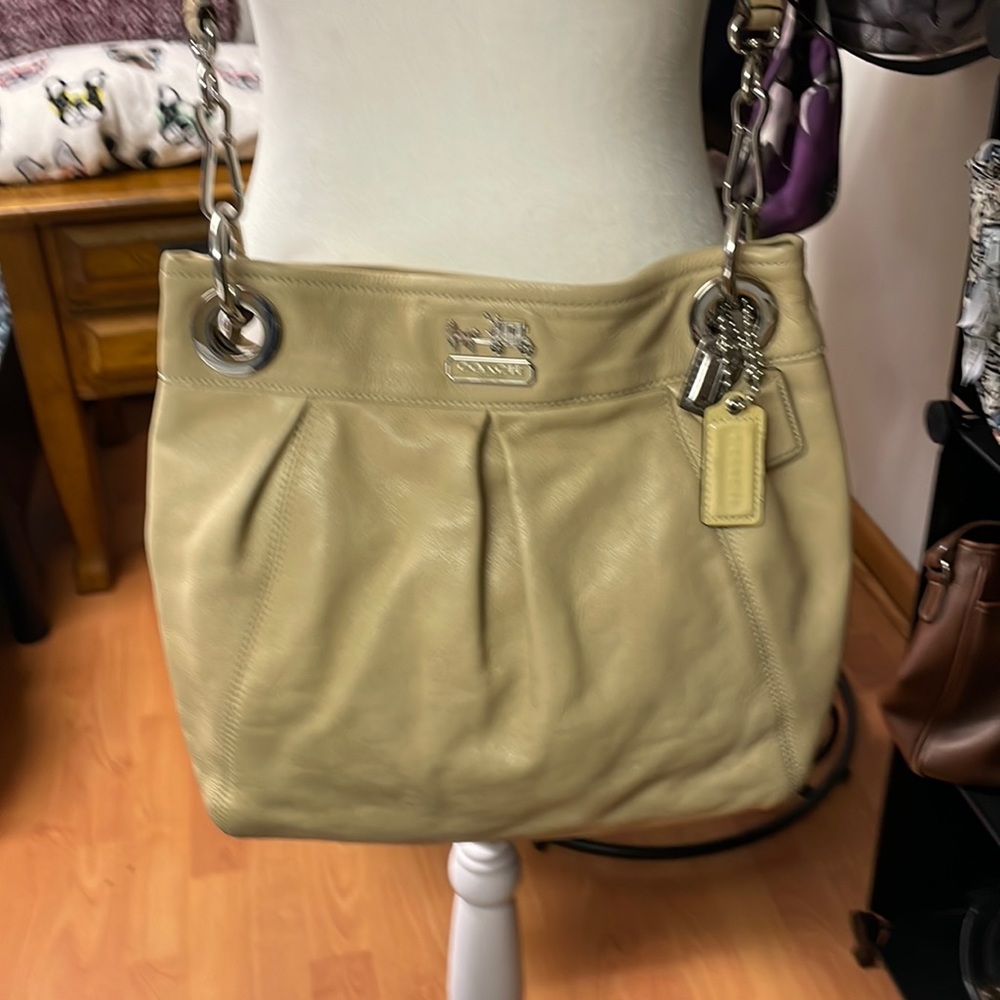 016. COACH Soft Leather Madison Shoulder Handbag